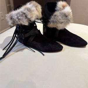 Elegant Black Ankle Boots with Fur Detail